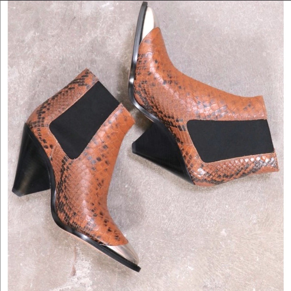✨Isabel Marant Lemsey boots in Cognac✨